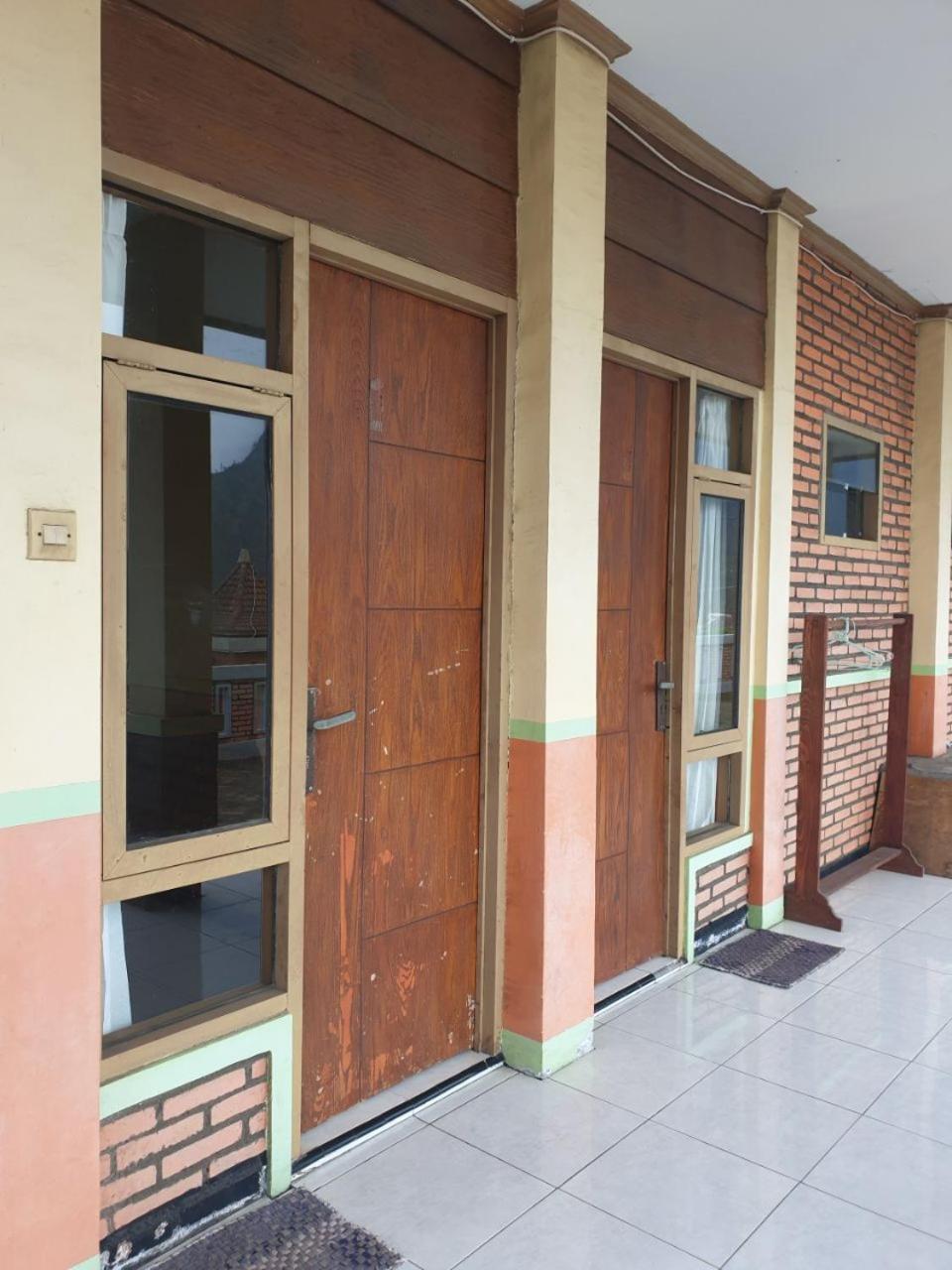 Bromo Holiday Guest House Ngadisari ภายนอก รูปภาพ