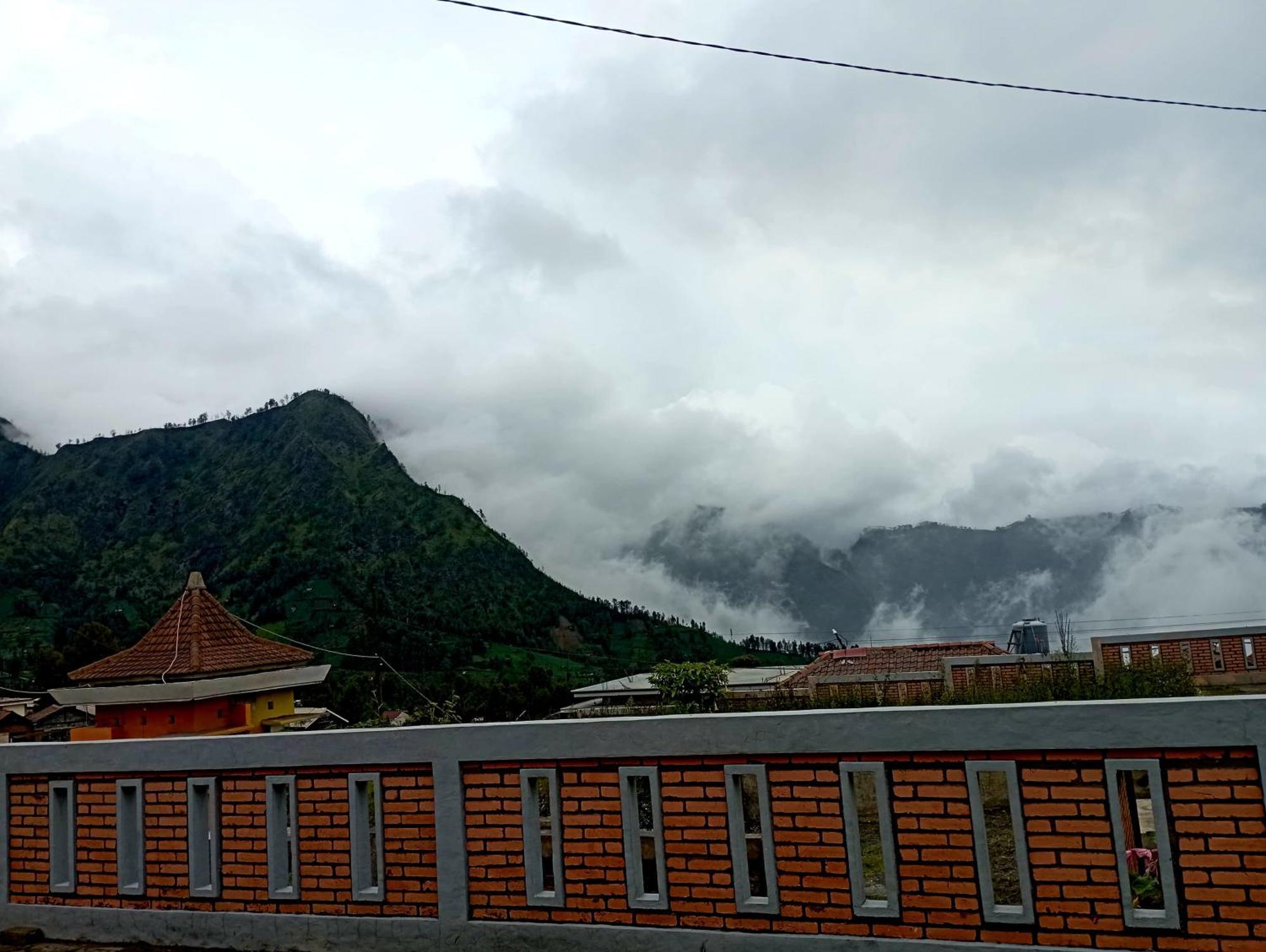 Bromo Holiday Guest House Ngadisari ภายนอก รูปภาพ